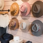 یک مغازه کلاه فروشی خوب چه ویژگی هایی باید داشته باشد؟